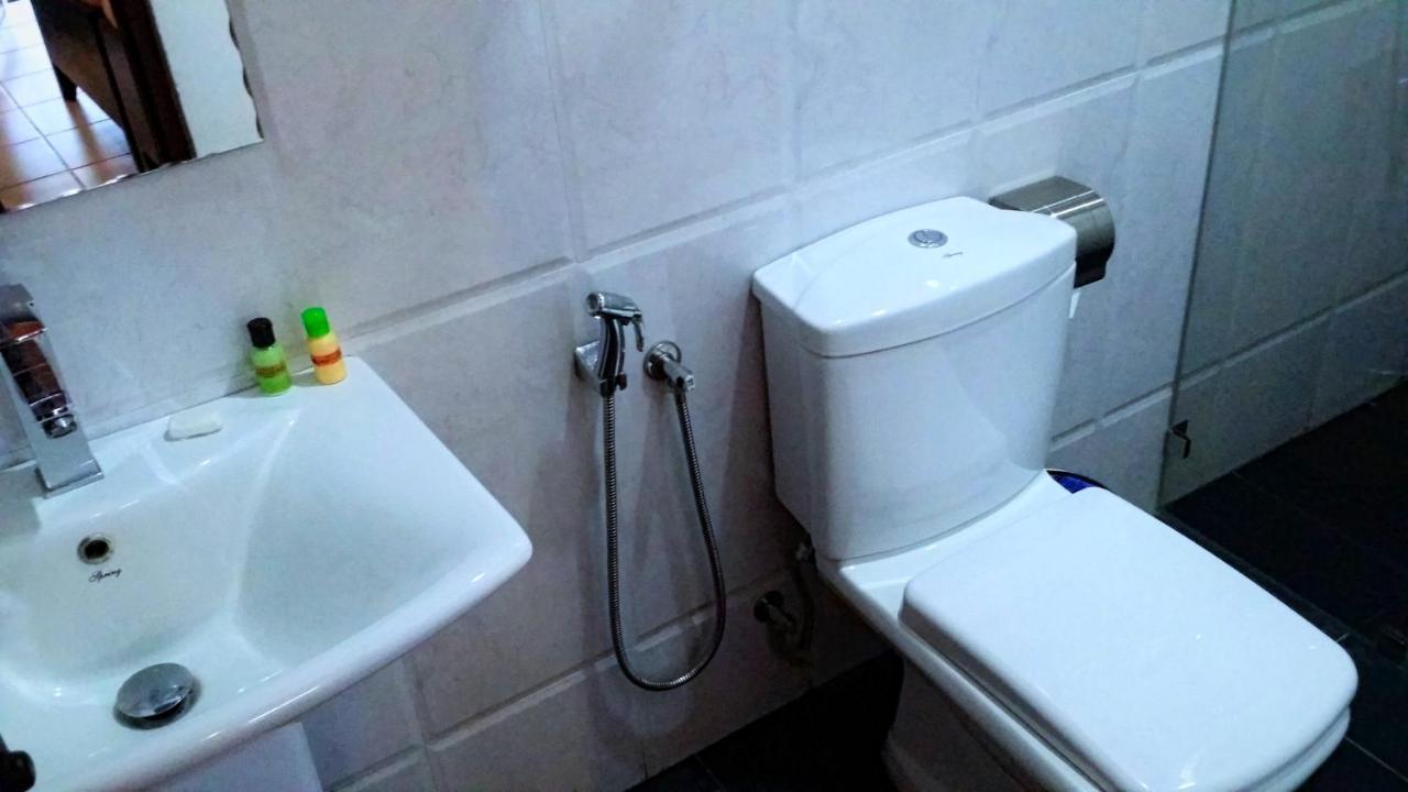 Maple Leaf Hotel Negombo Ngoại thất bức ảnh