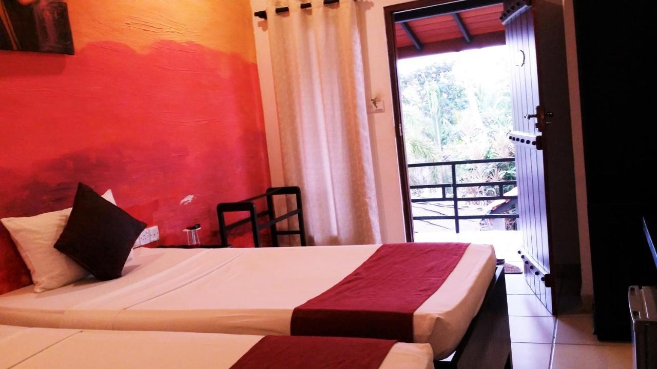 Maple Leaf Hotel Negombo Ngoại thất bức ảnh
