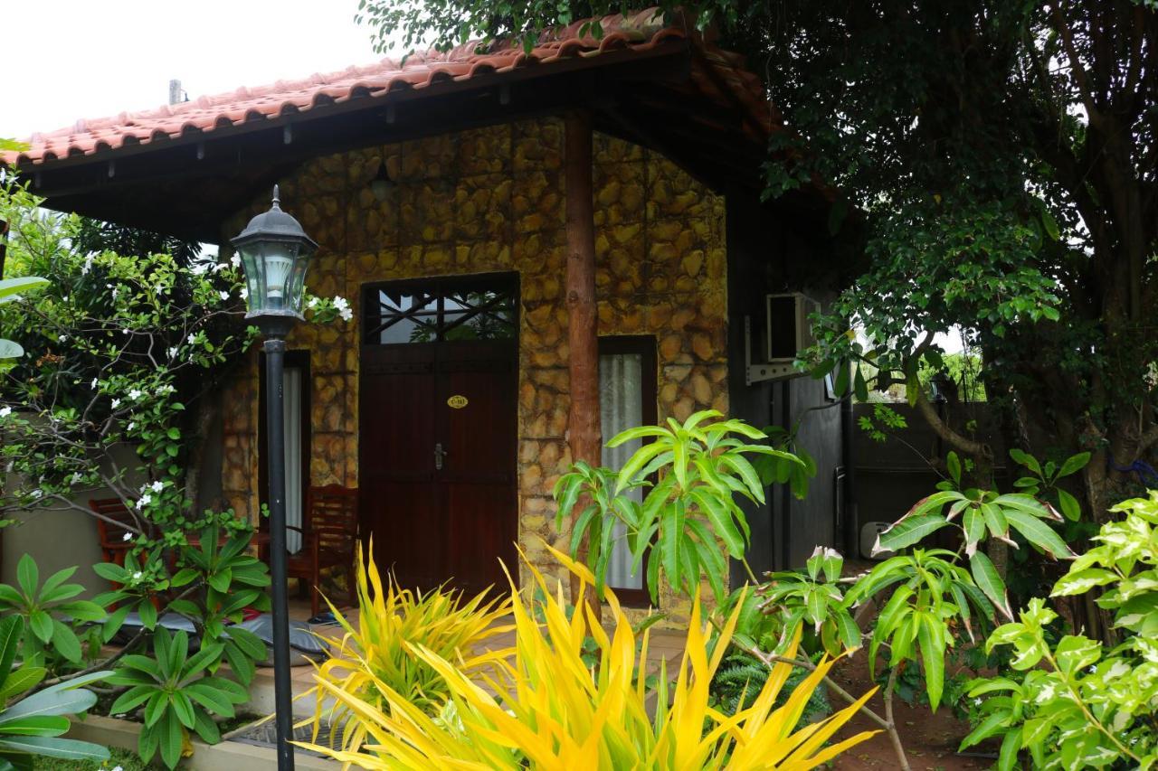 Maple Leaf Hotel Negombo Ngoại thất bức ảnh
