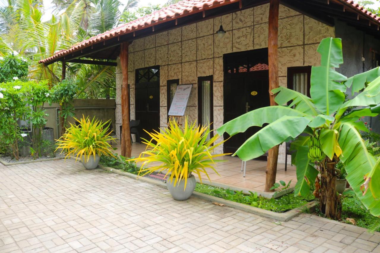 Maple Leaf Hotel Negombo Ngoại thất bức ảnh