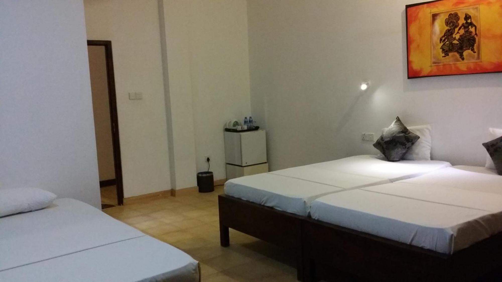 Maple Leaf Hotel Negombo Ngoại thất bức ảnh