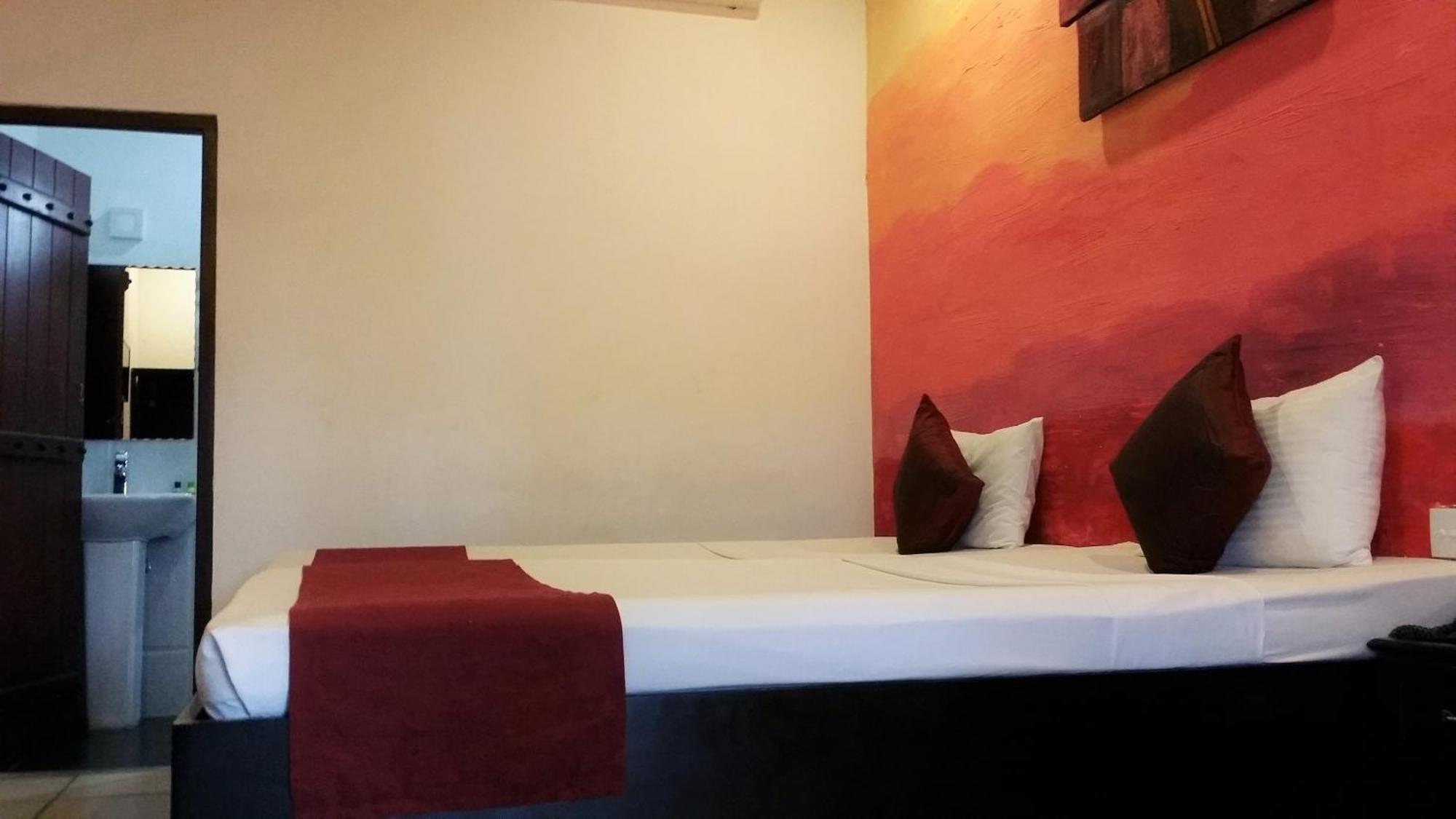 Maple Leaf Hotel Negombo Ngoại thất bức ảnh